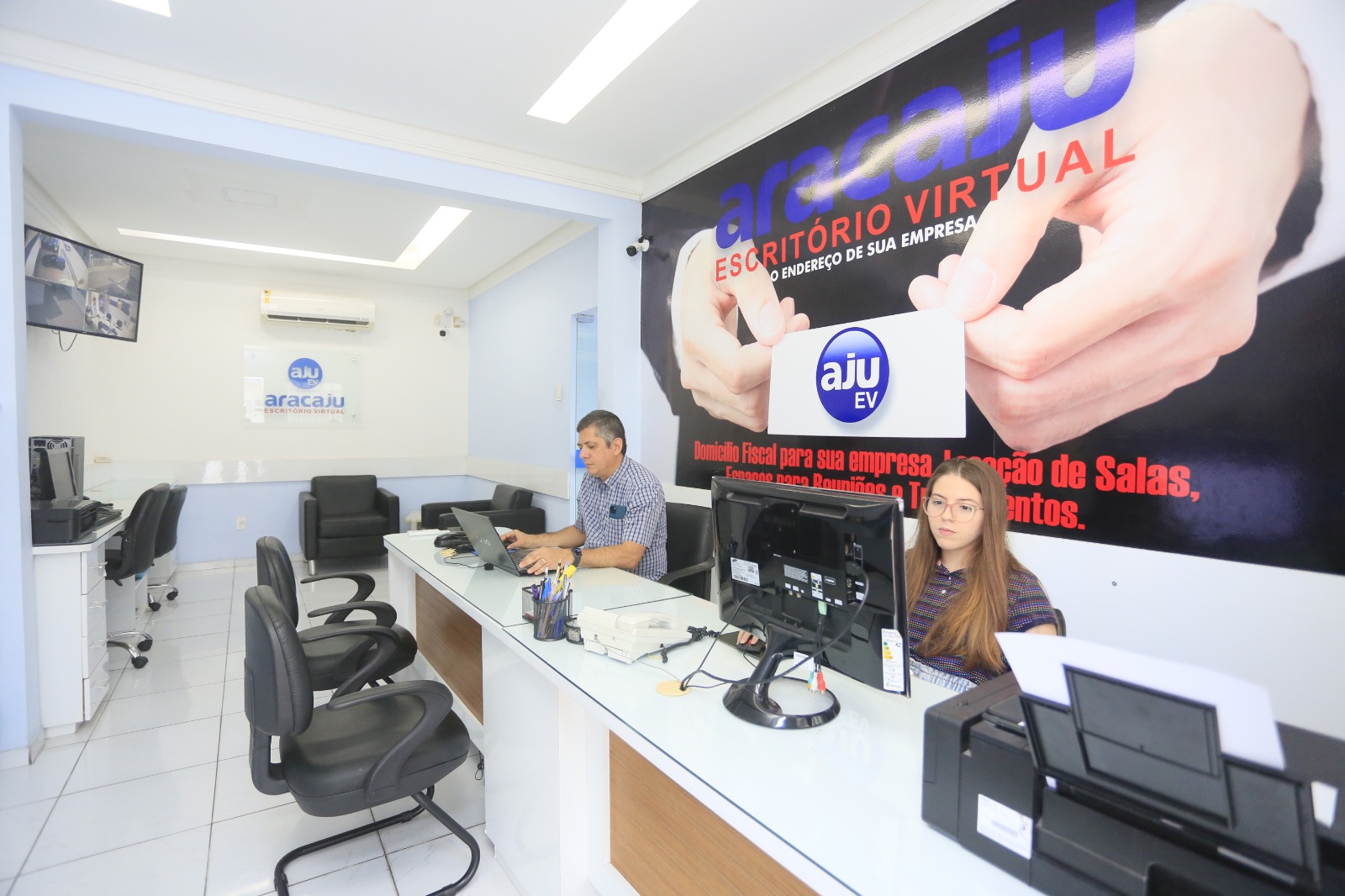 Área de recepção e atendimento na sede da Aracaju Escritório Virtual